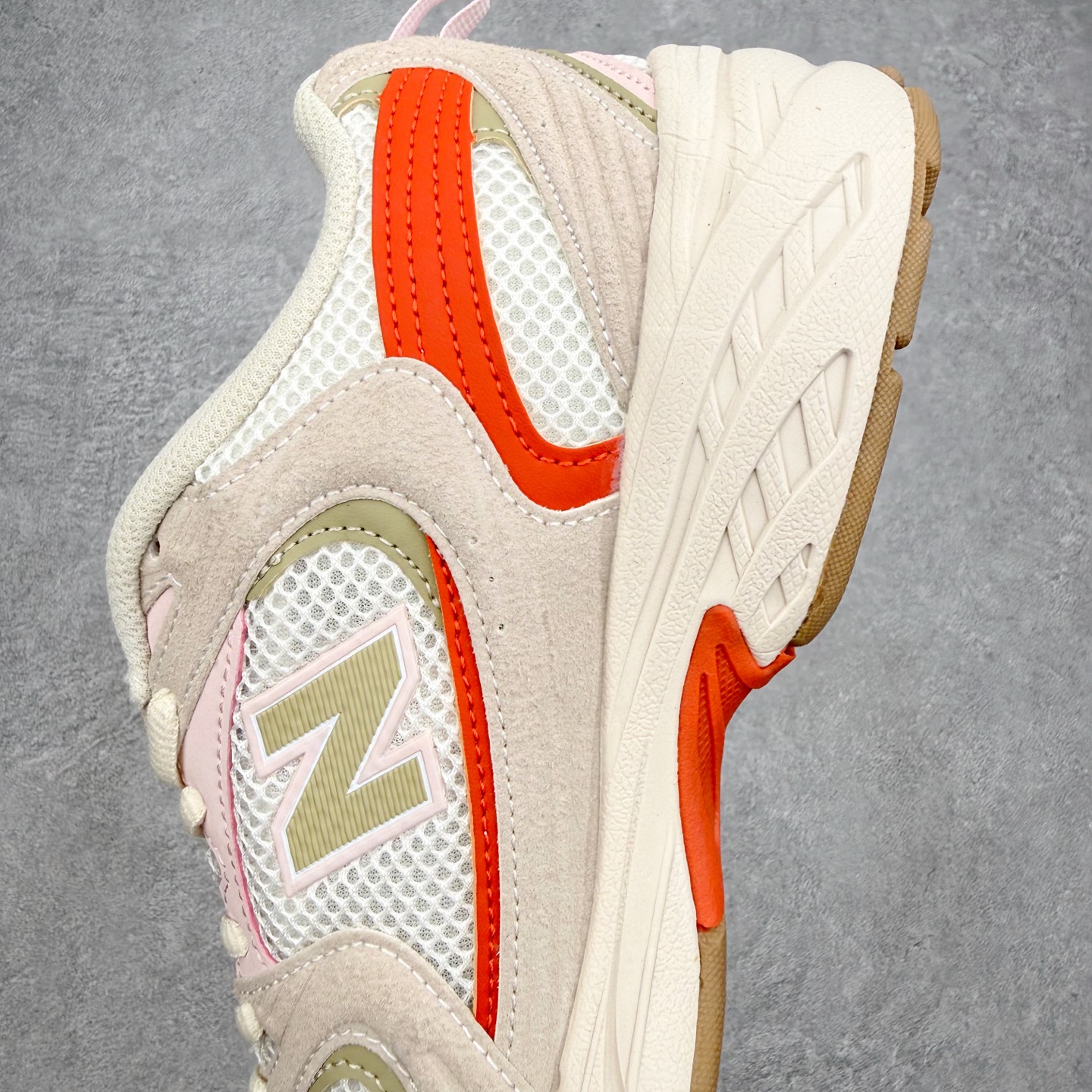New Balance NB530 新百伦复古透气跑步鞋 抛弃过往以皮革为主的人气轮廓 以极具复古风范的