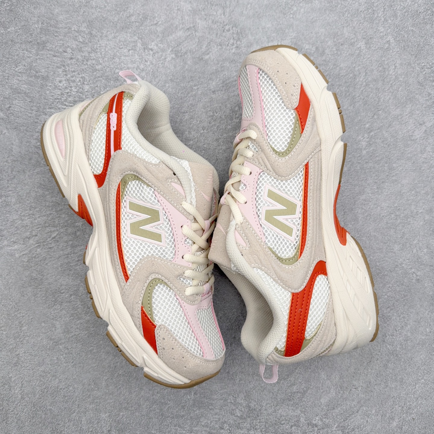 New Balance NB530 新百伦复古透气跑步鞋 抛弃过往以皮革为主的人气轮廓 以极具复古风范的
