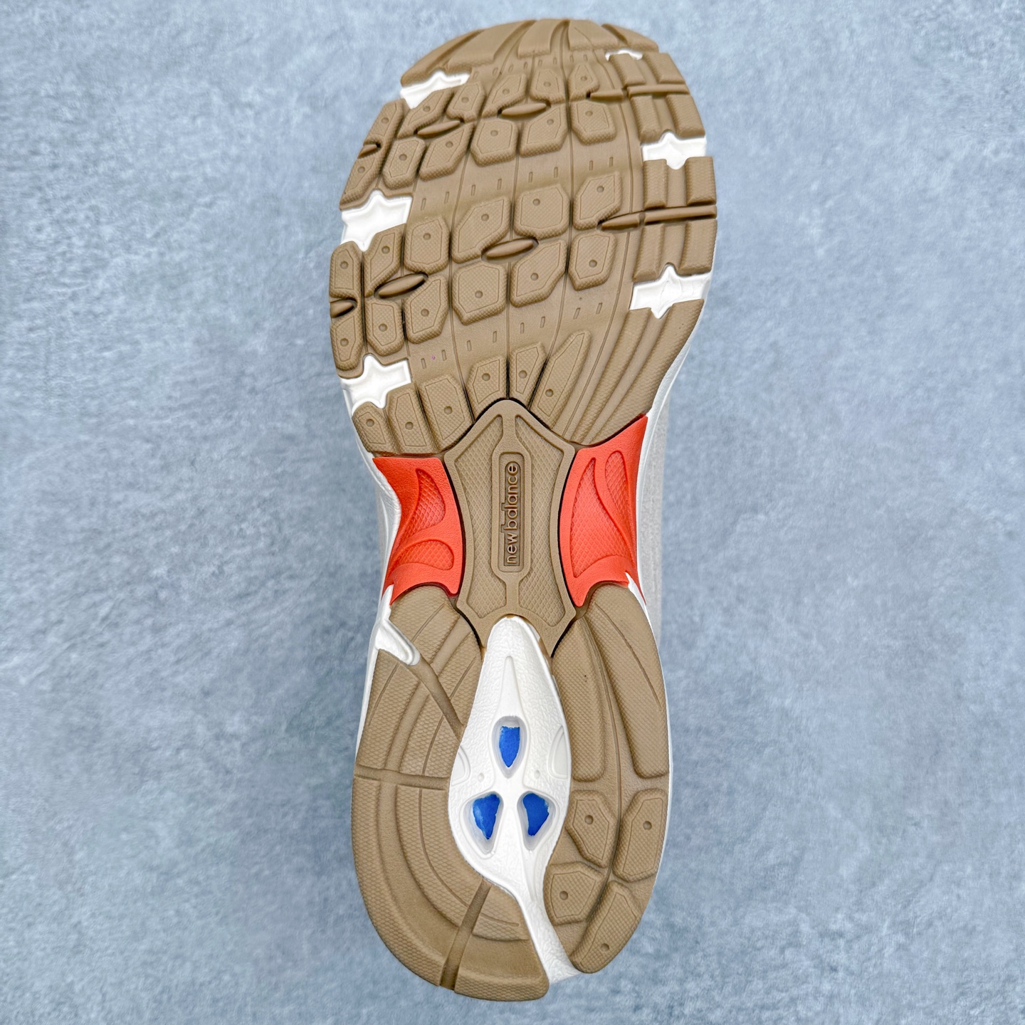 New Balance NB530 新百伦复古透气跑步鞋 抛弃过往以皮革为主的人气轮廓 以极具复古风范的