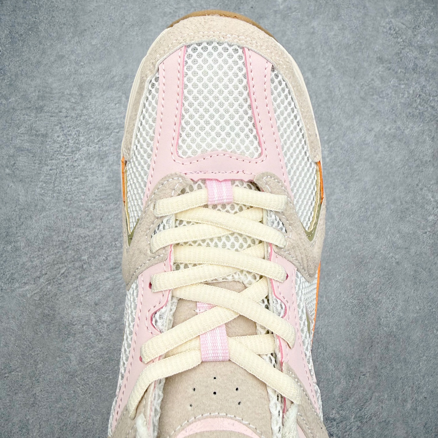 New Balance NB530 新百伦复古透气跑步鞋 抛弃过往以皮革为主的人气轮廓 以极具复古风范的