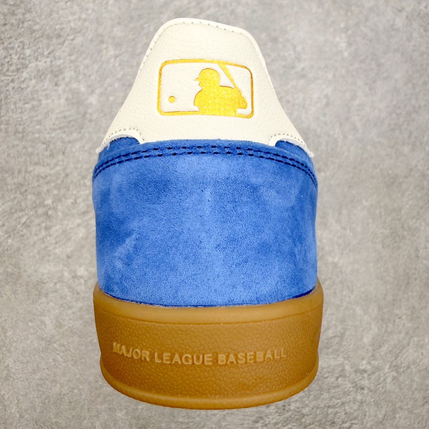MLB 纽约洋基队 绒面革合成革 时尚复古 休闲舒适百搭 高级质感 气质个性 多巴胺薄底鞋 徳训鞋 轻便