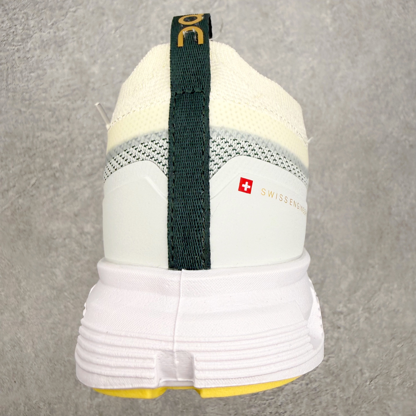 On Cloud 6 Versa 昂跑舒适低帮跑步鞋 此运动品牌 开创于2010年 缓震着陆、强效回弹、