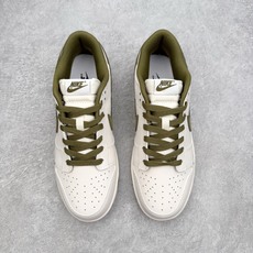 #YC纯原 NK Dunk Low 劲松绿 WG0319-146 此款摒弃了高饱和度的张扬,选择了一种沉 #YC纯原 NK Dunk Low 劲松绿 WG0319-146 此款摒弃了高饱和度的张扬,选择了一种沉