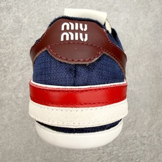 Miu Miu德训鞋 蓝白色 黄绿色 米白色三色展现了品牌对细节的关注和对高品质的追求。以下是对其整 Miu Miu德训鞋 蓝白色 黄绿色 米白色三色展现了品牌对细节的关注和对高品质的追求。以下是对其整