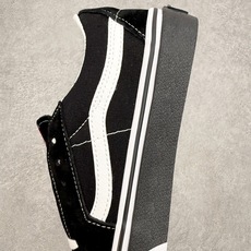 Vans Sk8-Low 黑白范斯复古休闲硫化帆布鞋鞋款以黑色麂皮拼接帆布鞋面打造整体鞋身 以SK8-L Vans Sk8-Low 黑白范斯复古休闲硫化帆布鞋鞋款以黑色麂皮拼接帆布鞋面打造整体鞋身 以SK8-L