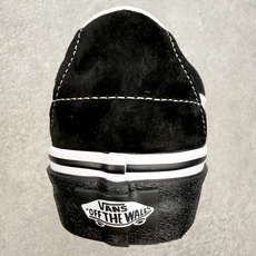 Vans Sk8-Low 黑白范斯复古休闲硫化帆布鞋鞋款以黑色麂皮拼接帆布鞋面打造整体鞋身 以SK8-L Vans Sk8-Low 黑白范斯复古休闲硫化帆布鞋鞋款以黑色麂皮拼接帆布鞋面打造整体鞋身 以SK8-L