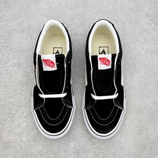 Vans Sk8-Low 黑白范斯复古休闲硫化帆布鞋鞋款以黑色麂皮拼接帆布鞋面打造整体鞋身 以SK8-L Vans Sk8-Low 黑白范斯复古休闲硫化帆布鞋鞋款以黑色麂皮拼接帆布鞋面打造整体鞋身 以SK8-L