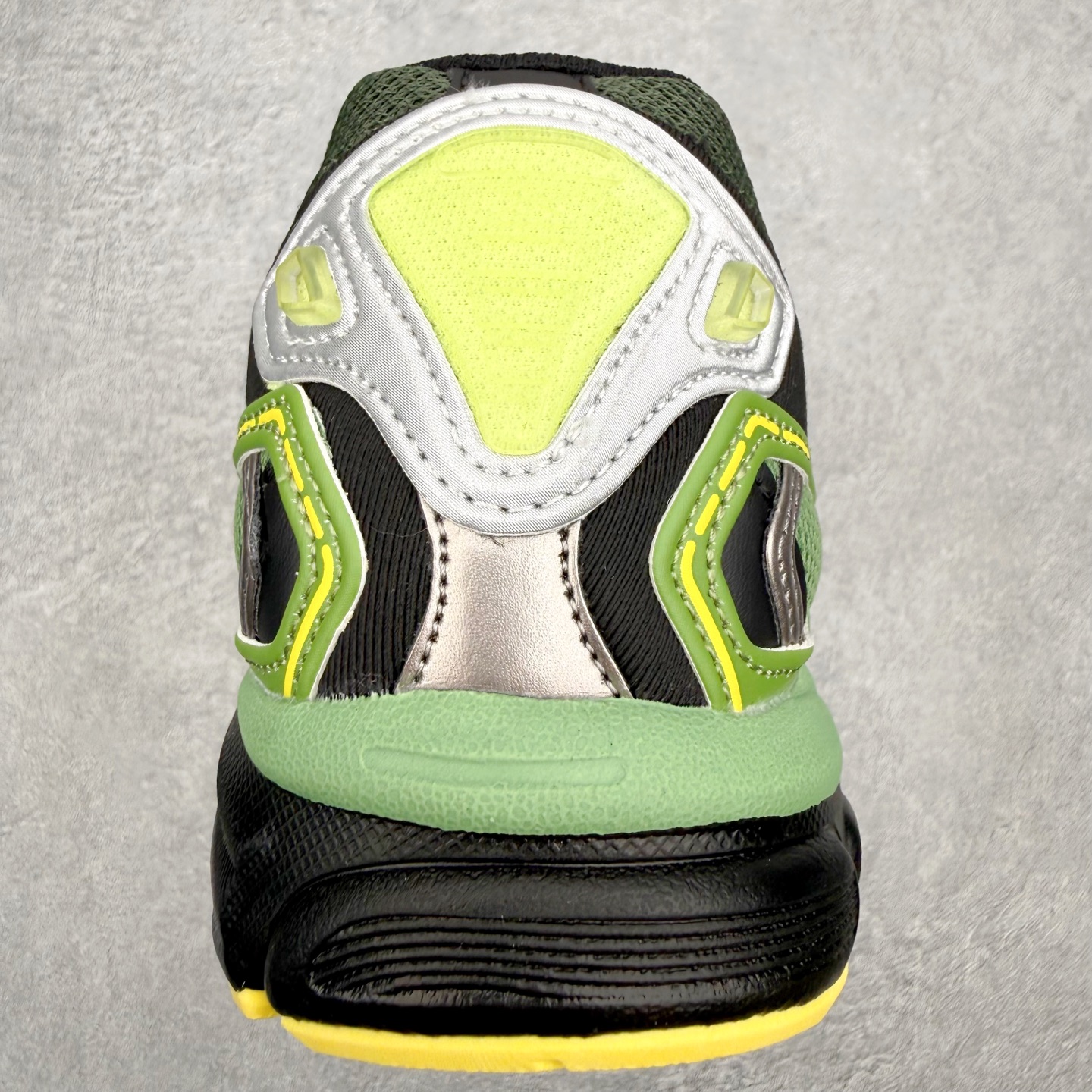 Reebok Premier Road Ultra 舒适 低帮跑步鞋 男女同款 从健身到街头，从不循规蹈