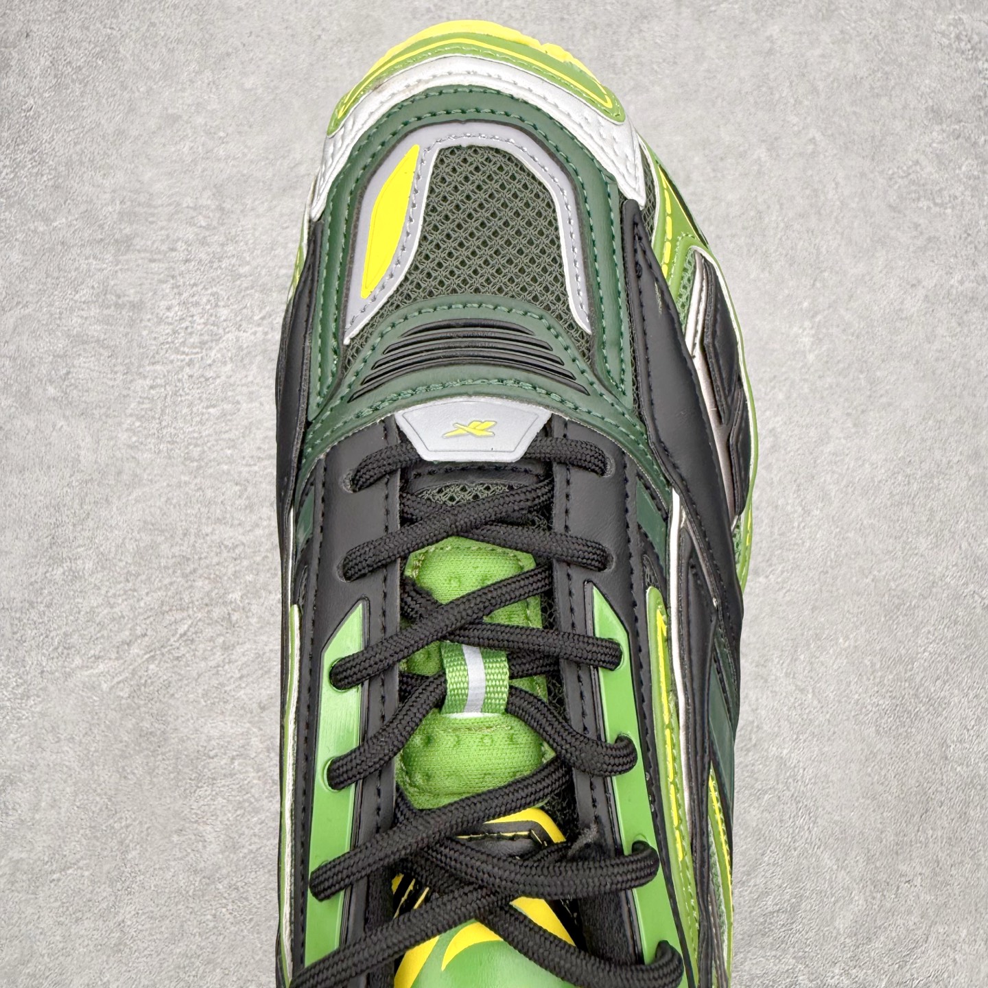 Reebok Premier Road Ultra 舒适 低帮跑步鞋 男女同款 从健身到街头，从不循规蹈