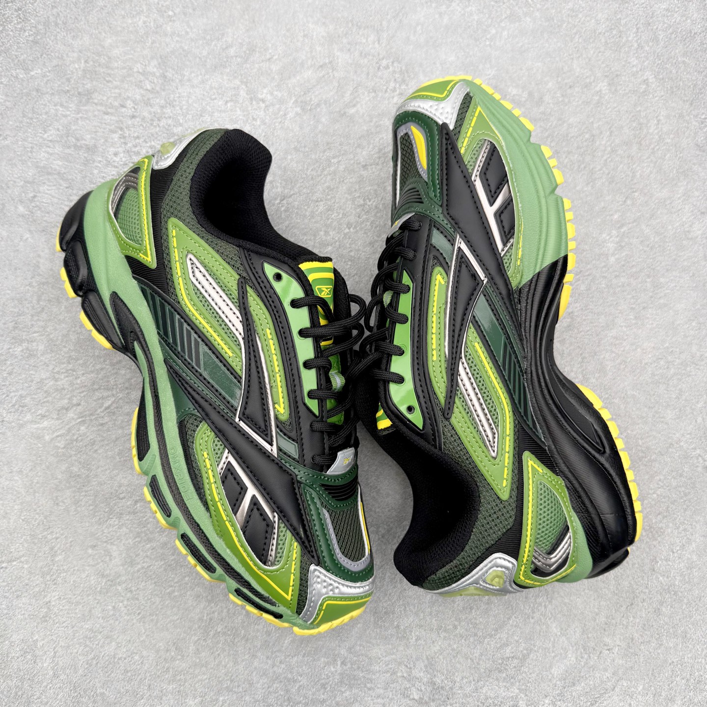 Reebok Premier Road Ultra 舒适 低帮跑步鞋 男女同款 从健身到街头，从不循规蹈