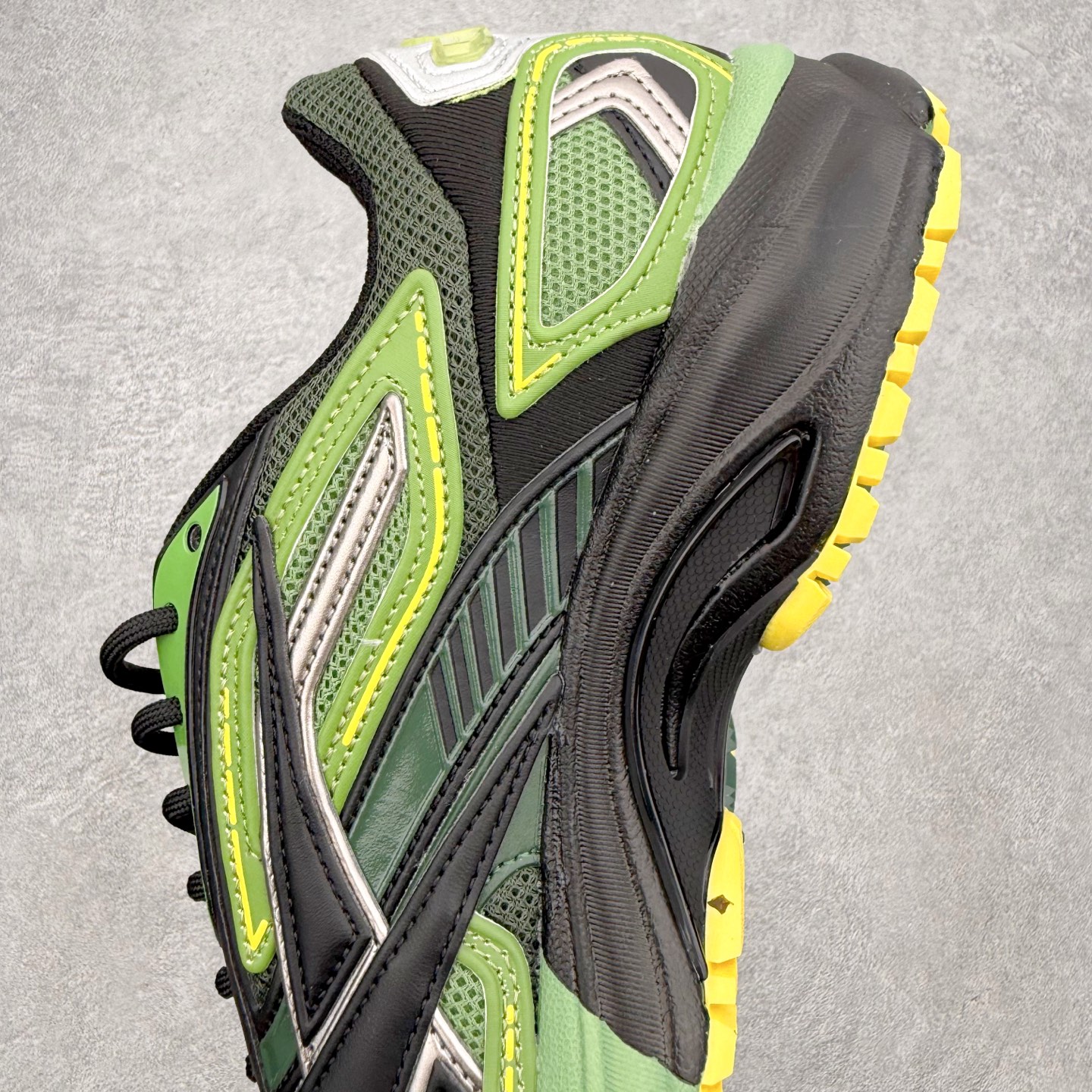 Reebok Premier Road Ultra 舒适 低帮跑步鞋 男女同款 从健身到街头，从不循规蹈