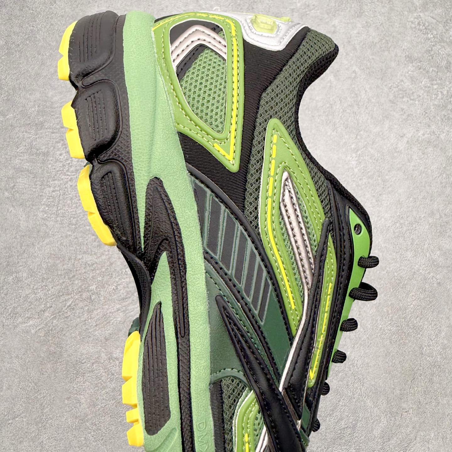 Reebok Premier Road Ultra 舒适 低帮跑步鞋 男女同款 从健身到街头，从不循规蹈