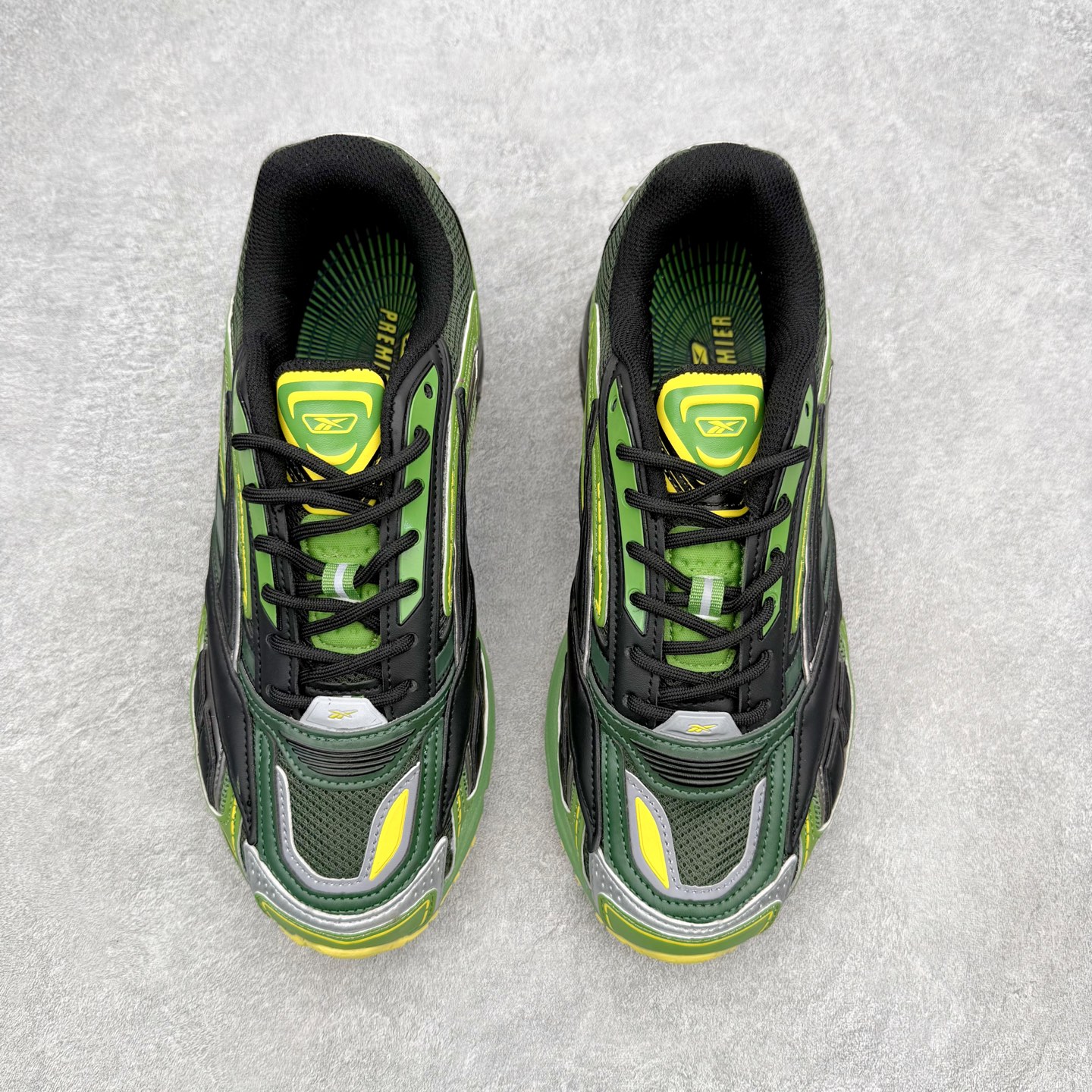 Reebok Premier Road Ultra 舒适 低帮跑步鞋 男女同款 从健身到街头，从不循规蹈