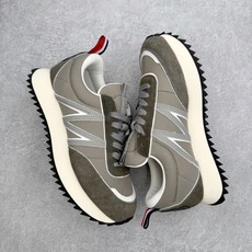 Moncler盟可睐 Pacey 麂皮圆头系带低帮生活休闲鞋 MONCLER(盟可睐)是一个以专业户外运 Moncler盟可睐 Pacey 麂皮圆头系带低帮生活休闲鞋 MONCLER(盟可睐)是一个以专业户外运