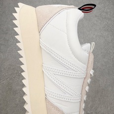 Moncler盟可睐 Pacey 麂皮圆头系带低帮生活休闲鞋 MONCLER(盟可睐)是一个以专业户外运 Moncler盟可睐 Pacey 麂皮圆头系带低帮生活休闲鞋 MONCLER(盟可睐)是一个以专业户外运