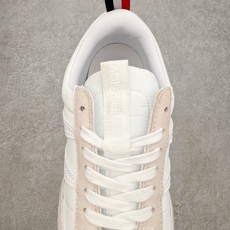 Moncler盟可睐 Pacey 麂皮圆头系带低帮生活休闲鞋 MONCLER(盟可睐)是一个以专业户外运 Moncler盟可睐 Pacey 麂皮圆头系带低帮生活休闲鞋 MONCLER(盟可睐)是一个以专业户外运