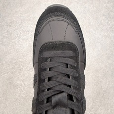 Moncler盟可睐 Pacey 麂皮圆头系带低帮生活休闲鞋 MONCLER(盟可睐)是一个以专业户外运 Moncler盟可睐 Pacey 麂皮圆头系带低帮生活休闲鞋 MONCLER(盟可睐)是一个以专业户外运