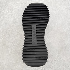 Moncler盟可睐 Pacey 麂皮圆头系带低帮生活休闲鞋 MONCLER(盟可睐)是一个以专业户外运 Moncler盟可睐 Pacey 麂皮圆头系带低帮生活休闲鞋 MONCLER(盟可睐)是一个以专业户外运