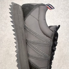 Moncler盟可睐 Pacey 麂皮圆头系带低帮生活休闲鞋 MONCLER(盟可睐)是一个以专业户外运 Moncler盟可睐 Pacey 麂皮圆头系带低帮生活休闲鞋 MONCLER(盟可睐)是一个以专业户外运