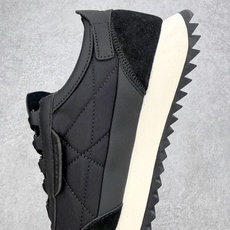 Moncler盟可睐 Pacey 麂皮圆头系带低帮生活休闲鞋 MONCLER(盟可睐)是一个以专业户外运 Moncler盟可睐 Pacey 麂皮圆头系带低帮生活休闲鞋 MONCLER(盟可睐)是一个以专业户外运