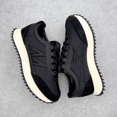 Moncler盟可睐 Pacey 麂皮圆头系带低帮生活休闲鞋 MONCLER(盟可睐)是一个以专业户外运 Moncler盟可睐 Pacey 麂皮圆头系带低帮生活休闲鞋 MONCLER(盟可睐)是一个以专业户外运
