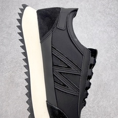 Moncler盟可睐 Pacey 麂皮圆头系带低帮生活休闲鞋 MONCLER(盟可睐)是一个以专业户外运 Moncler盟可睐 Pacey 麂皮圆头系带低帮生活休闲鞋 MONCLER(盟可睐)是一个以专业户外运
