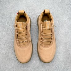 LOEWE x On Cloudtilt 昂跑罗意威联名 圆头系带生活休闲鞋 此运动品牌 开创于2010 LOEWE x On Cloudtilt 昂跑罗意威联名 圆头系带生活休闲鞋 此运动品牌 开创于2010