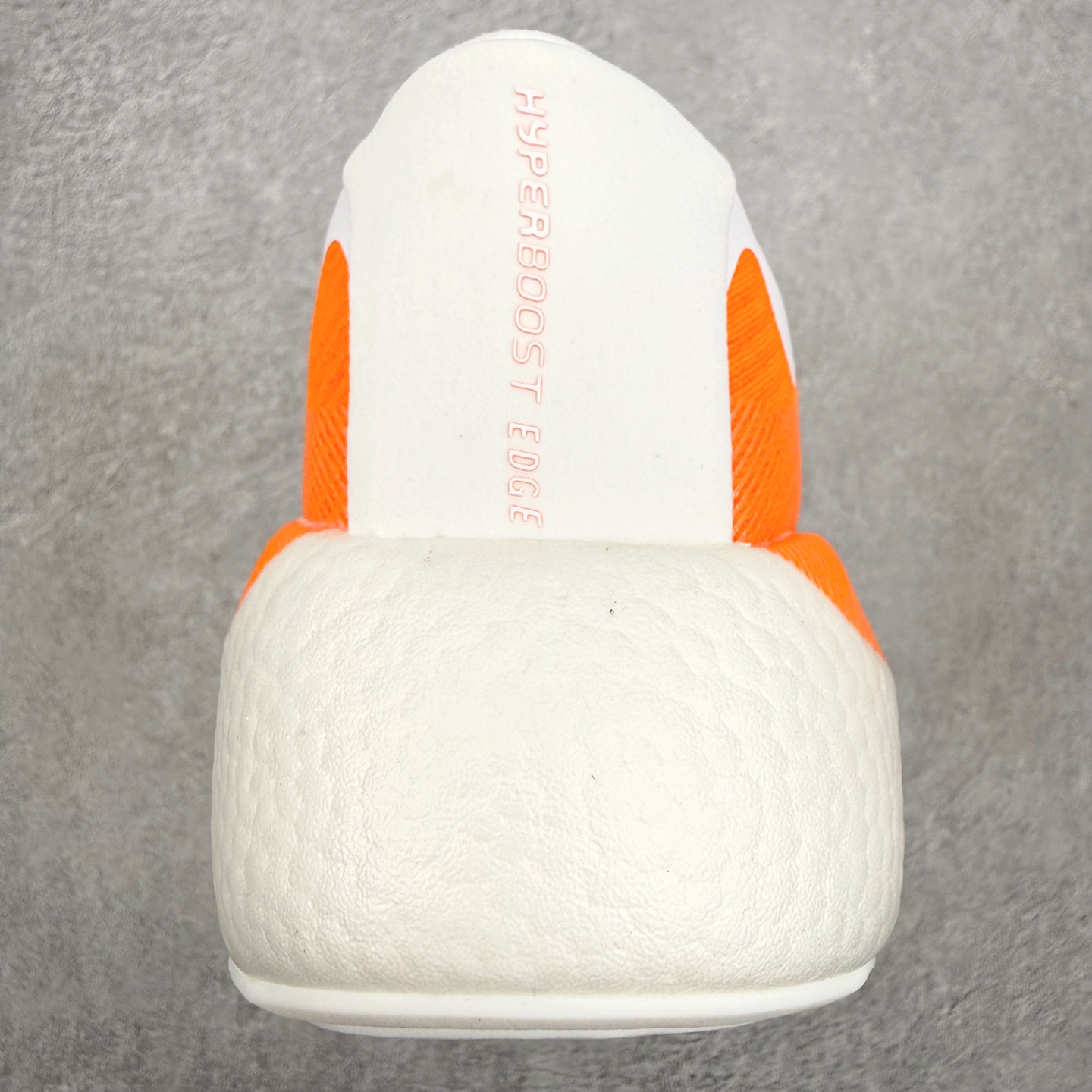 AD Hyperboost Edge 爆米花缓震舒适贴合跑步鞋 在 BOOST 之前冠以了 “HYPER