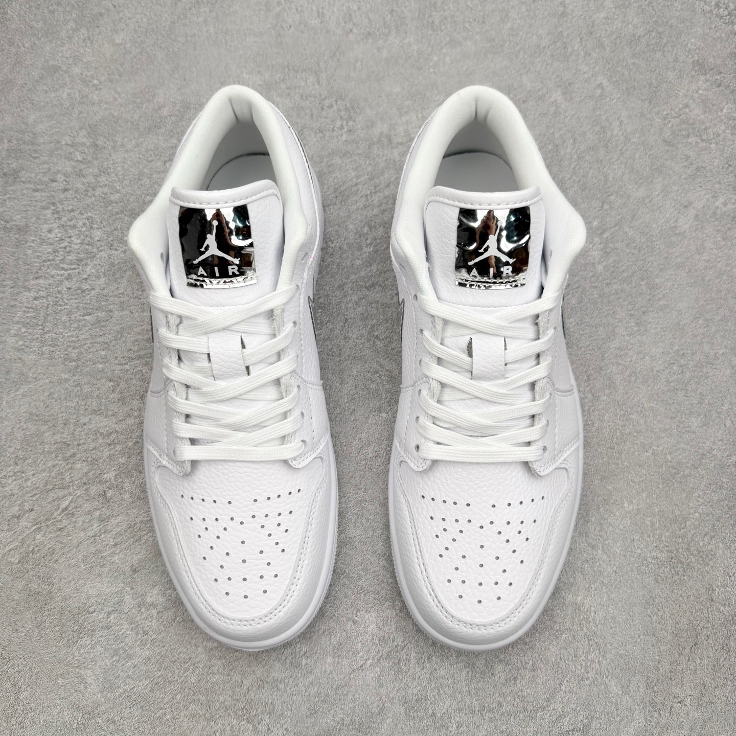 Air Jordan AJ1 Low 低帮 白银 IQ9381-100 终端优势供应 市面中低帮最具代表