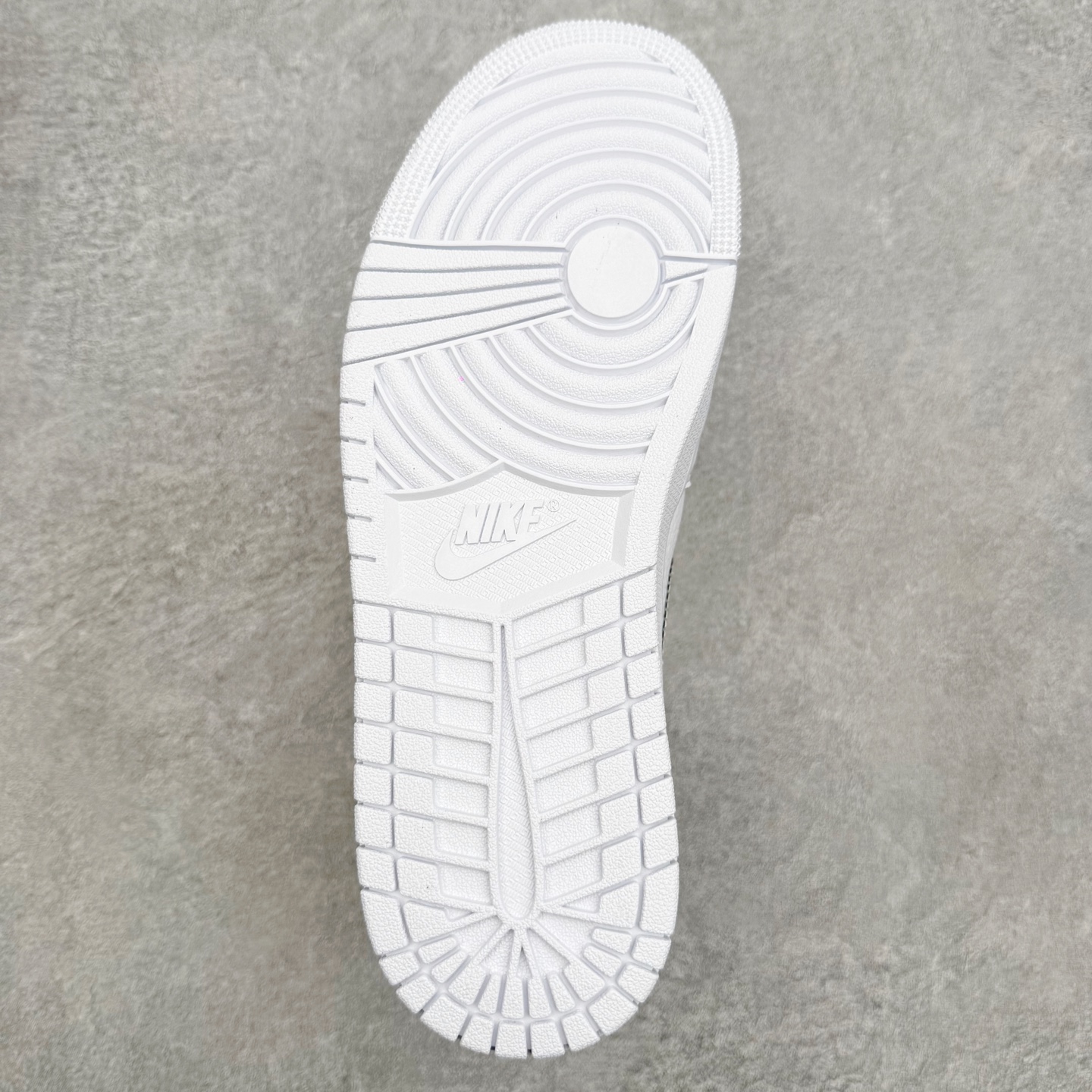 Air Jordan AJ1 Low 低帮 白银 IQ9381-100 终端优势供应 市面中低帮最具代表