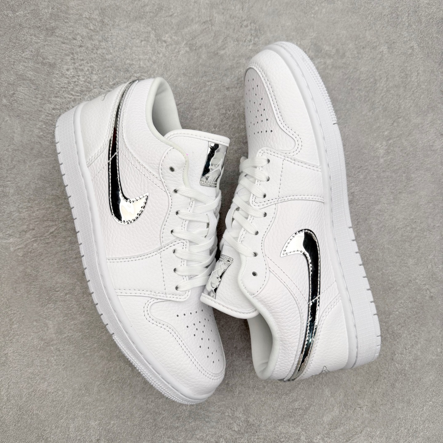 Air Jordan AJ1 Low 低帮 白银 IQ9381-100 终端优势供应 市面中低帮最具代表