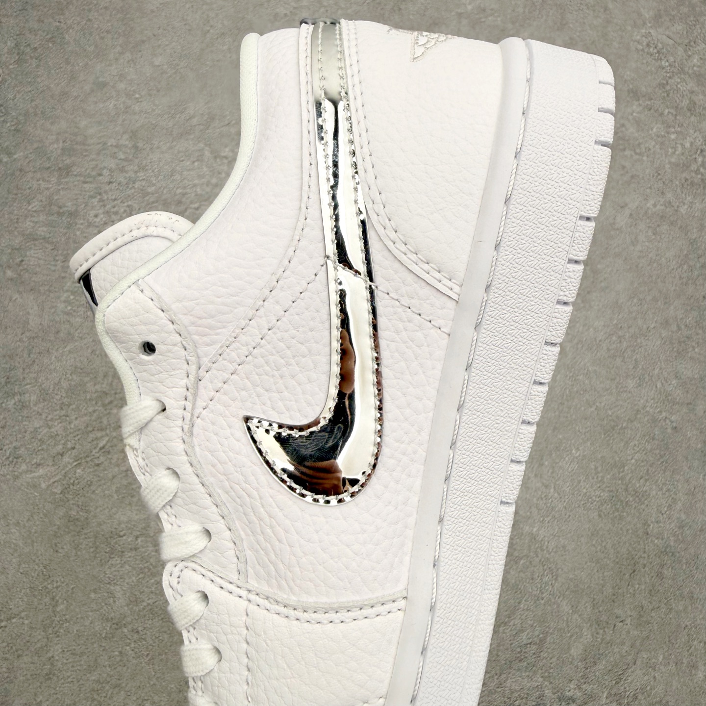 Air Jordan AJ1 Low 低帮 白银 IQ9381-100 终端优势供应 市面中低帮最具代表