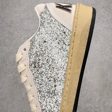 Golden Goose Super-Star GGDB 小脏鞋休闲时尚板鞋 设计有一种不修边幅的酷感 Golden Goose Super-Star GGDB 小脏鞋休闲时尚板鞋 设计有一种不修边幅的酷感