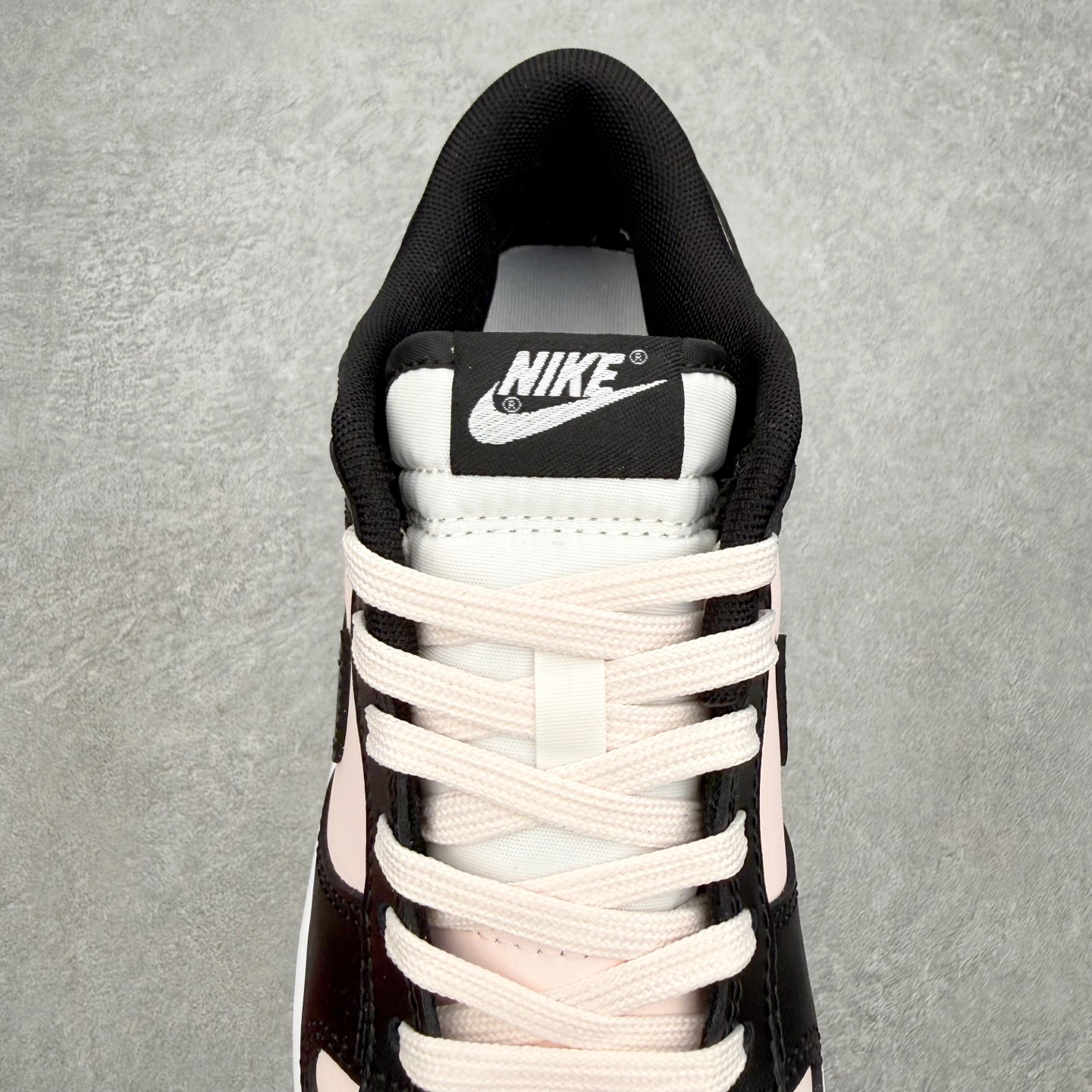 ＃YC纯原 NK Dunk Low 黑粉拿铁 DD1391-100 当酷飒的黑色，遇上温柔的拿铁粉，经典
