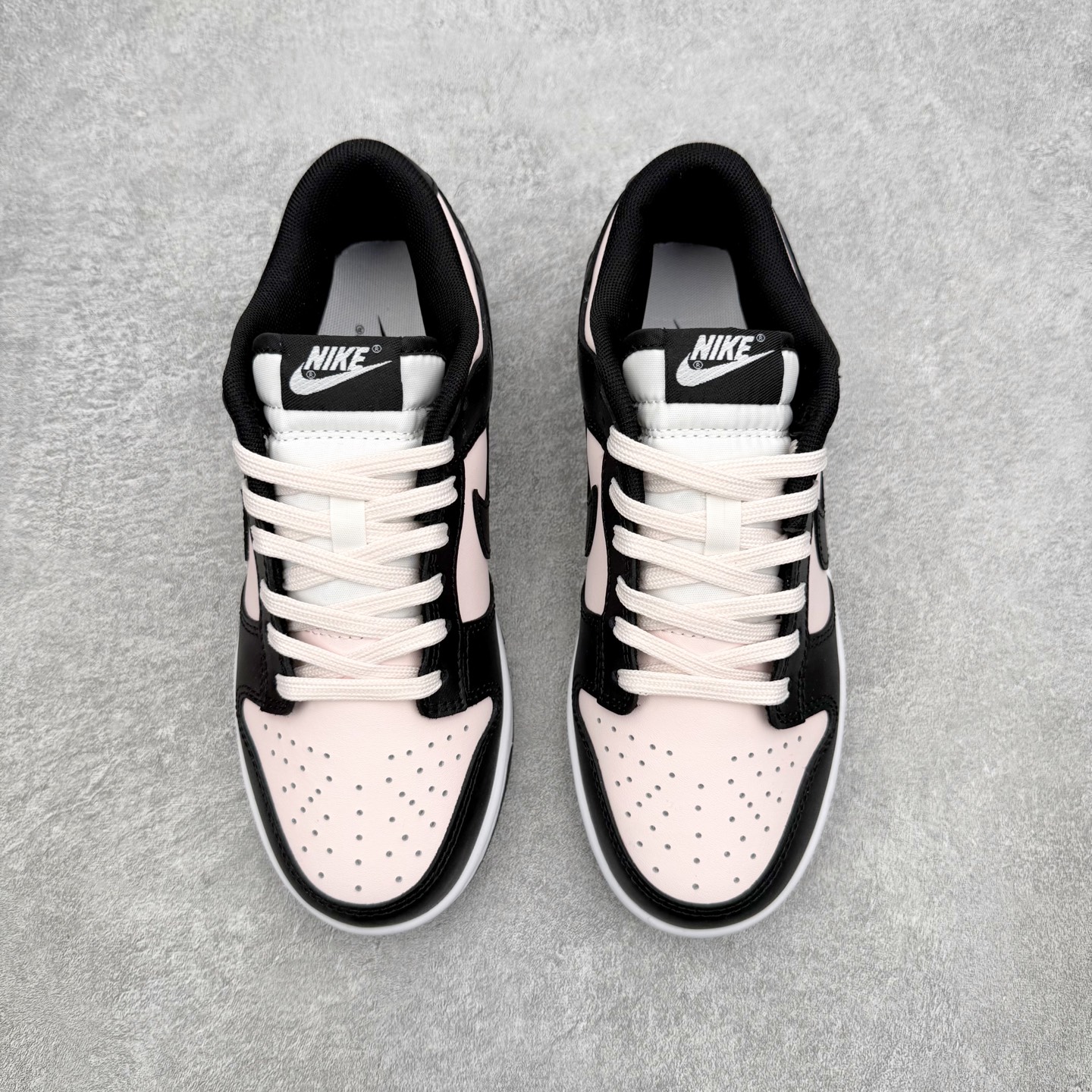 ＃YC纯原 NK Dunk Low 黑粉拿铁 DD1391-100 当酷飒的黑色，遇上温柔的拿铁粉，经典