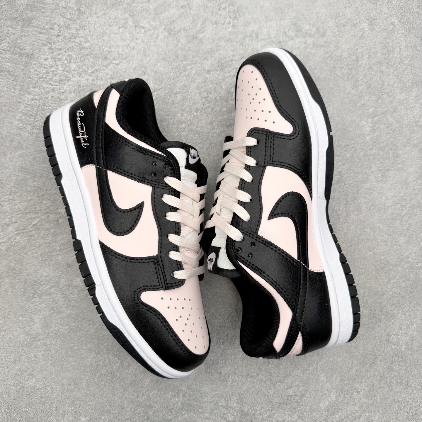 ＃YC纯原 NK Dunk Low 黑粉拿铁 DD1391-100 当酷飒的黑色，遇上温柔的拿铁粉，经典