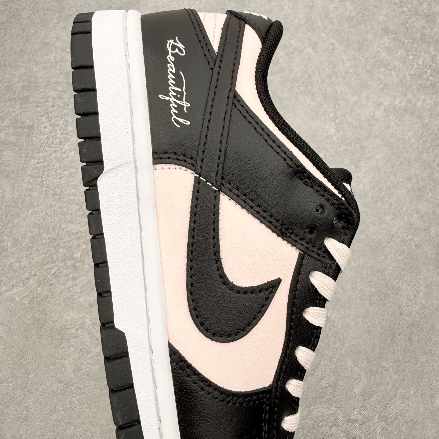 ＃YC纯原 NK Dunk Low 黑粉拿铁 DD1391-100 当酷飒的黑色，遇上温柔的拿铁粉，经典
