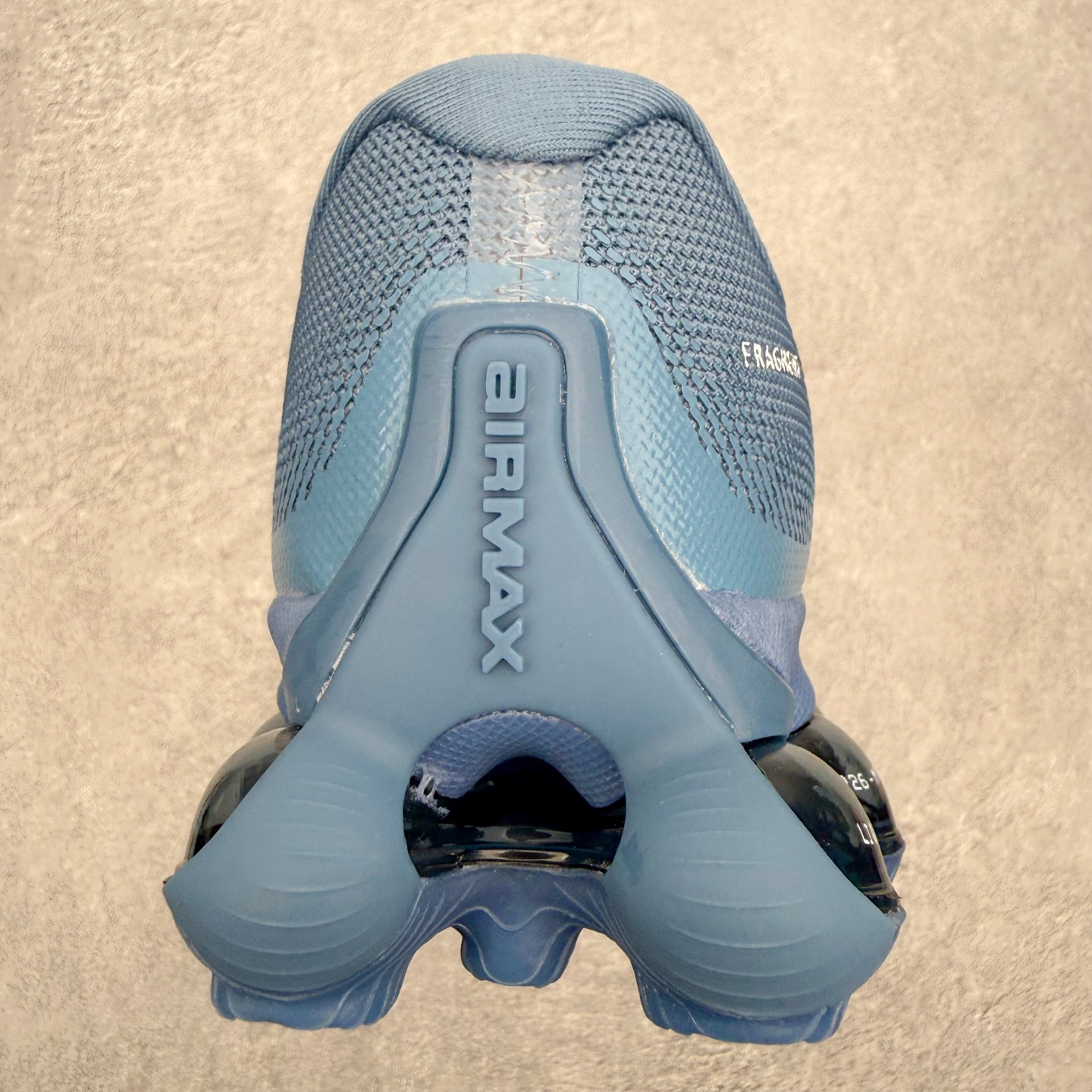 NK AIR LIQUID MAX 2026S 毒箭蛙新款气垫跑步鞋 Liquid Max 传承四十年 