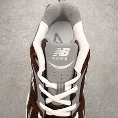 New Balance NB530 新百伦复古透气跑步鞋 抛弃过往以皮革为主的人气轮廓 以极具复古风范的 New Balance NB530 新百伦复古透气跑步鞋 抛弃过往以皮革为主的人气轮廓 以极具复古风范的