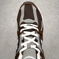 New Balance NB530 新百伦复古透气跑步鞋 抛弃过往以皮革为主的人气轮廓 以极具复古风范的 New Balance NB530 新百伦复古透气跑步鞋 抛弃过往以皮革为主的人气轮廓 以极具复古风范的