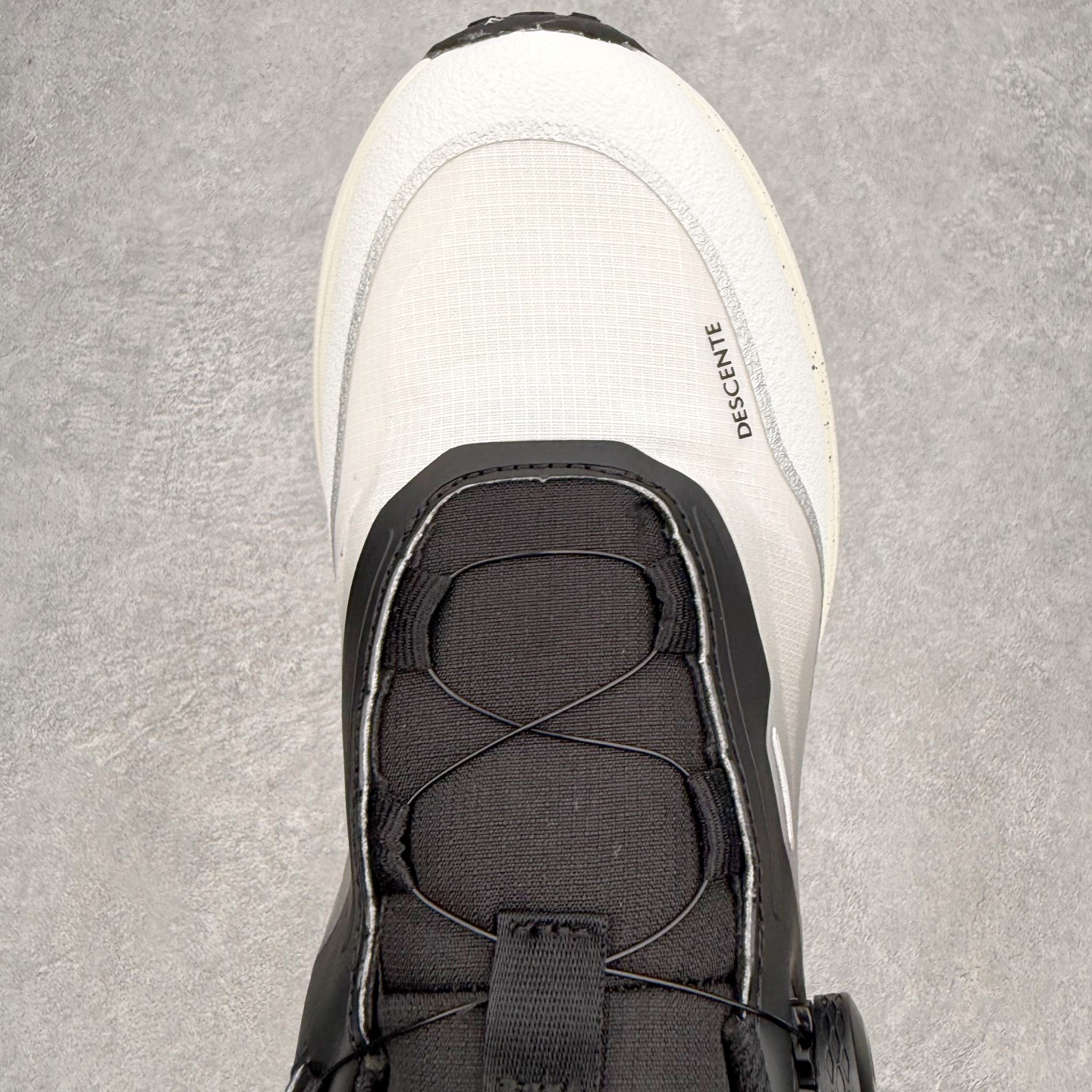 迪桑特DESCENTE LAVITATE WIRE 3.0 舒适 低帮跑步鞋 DESCENTE（迪桑特）