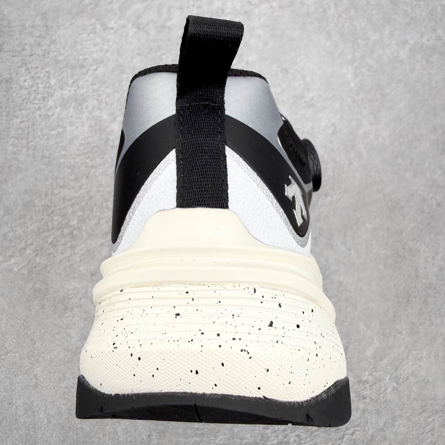 迪桑特DESCENTE LAVITATE WIRE 3.0 舒适 低帮跑步鞋 DESCENTE（迪桑特）