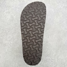 #GD广顶 Birkenstock Zurich 勃肯绒面金属针扣软木底包头拖鞋 牛皮绒面革质地柔软 搭 #GD广顶 Birkenstock Zurich 勃肯绒面金属针扣软木底包头拖鞋 牛皮绒面革质地柔软 搭