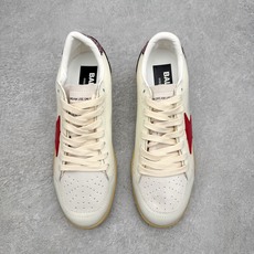 Golden Goose Super-Star GGDB 小脏鞋休闲时尚板鞋 设计有一种不修边幅的酷感 Golden Goose Super-Star GGDB 小脏鞋休闲时尚板鞋 设计有一种不修边幅的酷感