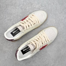 Golden Goose Super-Star GGDB 小脏鞋休闲时尚板鞋 设计有一种不修边幅的酷感 Golden Goose Super-Star GGDB 小脏鞋休闲时尚板鞋 设计有一种不修边幅的酷感