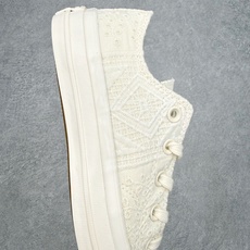 Converse Chuck 1970s SEASONAL匡威立体碎花肌理 奶油米白休闲鞋采用经典70s Converse Chuck 1970s SEASONAL匡威立体碎花肌理 奶油米白休闲鞋采用经典70s