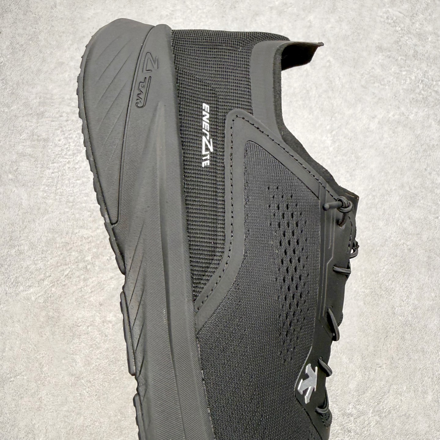 ＃HP 迪桑特DESCENTE RUNNING系列 Z-FOAM缓震透气轻便 跑步鞋 男款 DESCEN