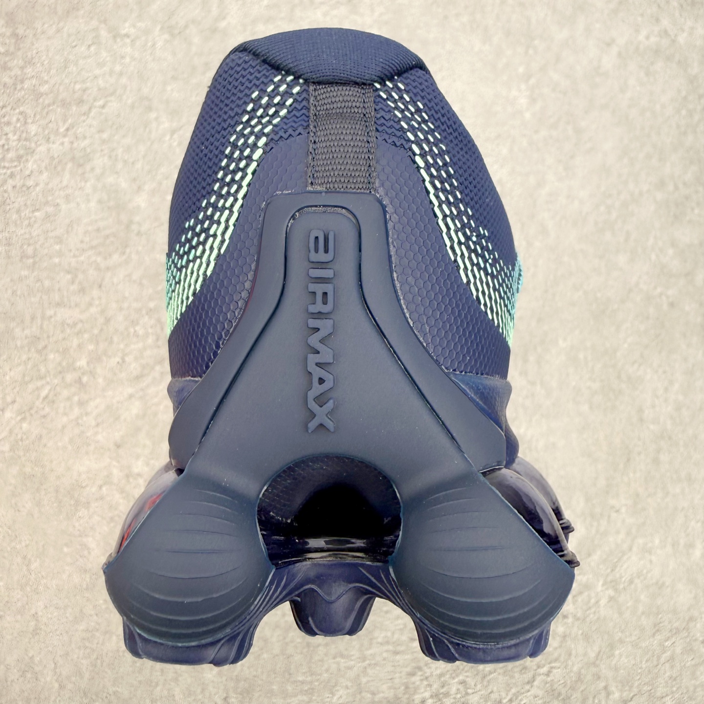 NK AIR LIQUID MAX 2026S 毒箭蛙新款气垫跑步鞋 Liquid Max 传承四十年 