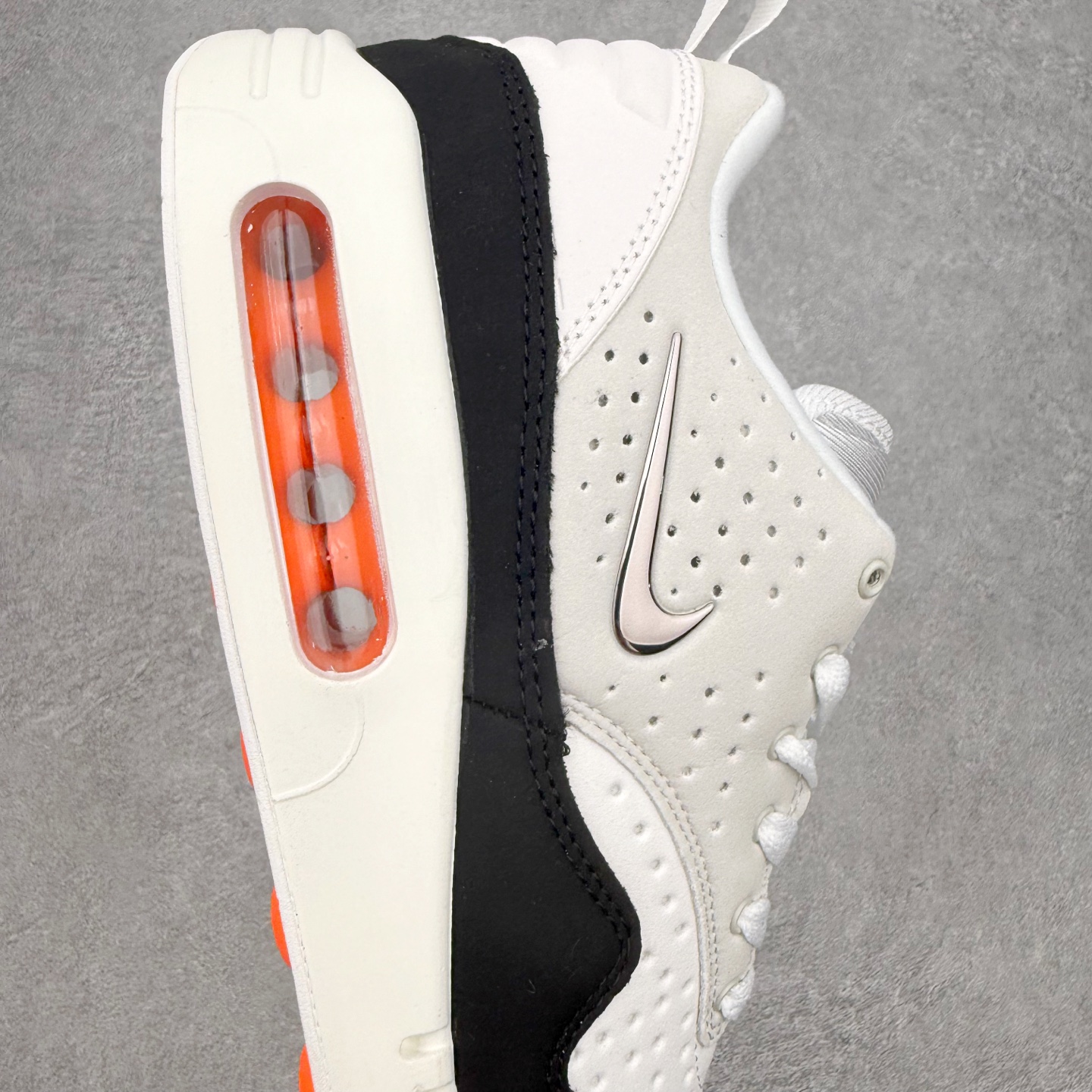 NK Air Max 1 初代复古气垫慢跑鞋 由Tinker Hatfeld和Mark Parker在1