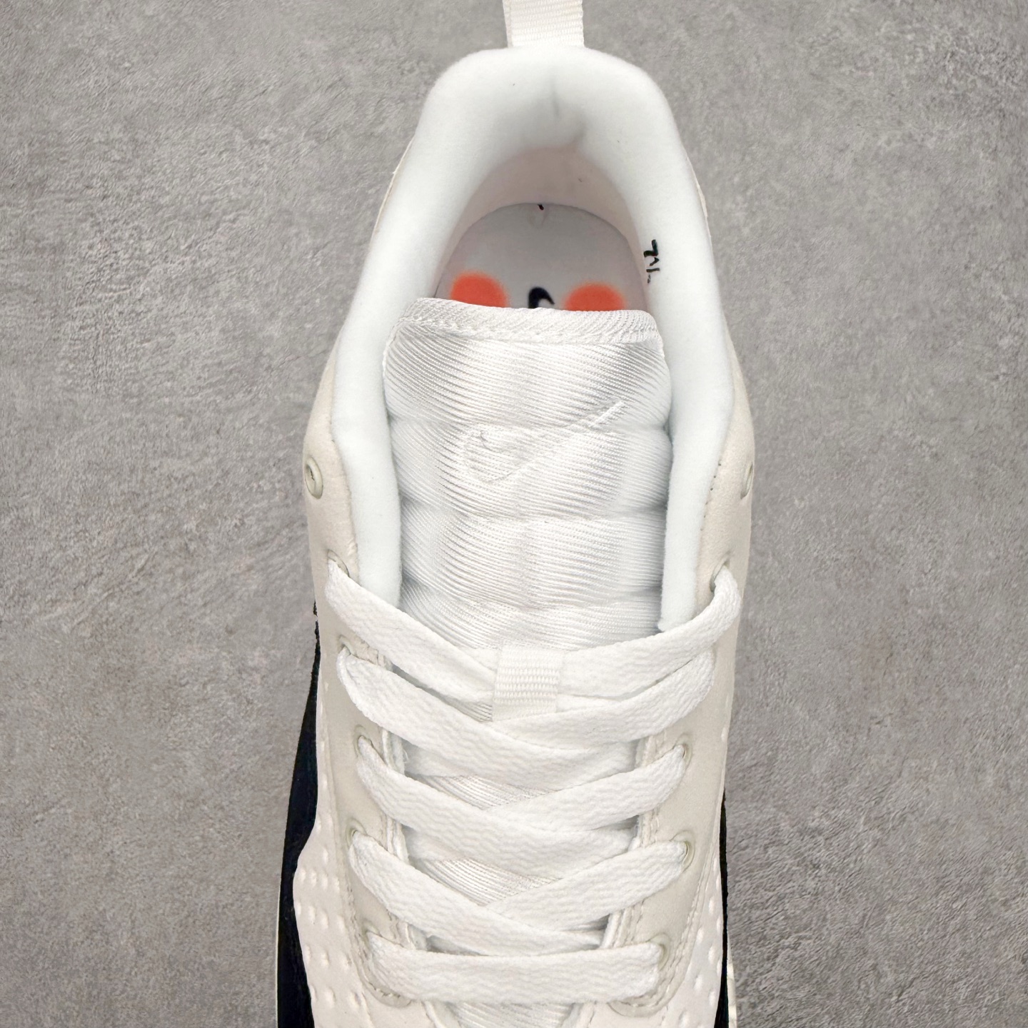 NK Air Max 1 初代复古气垫慢跑鞋 由Tinker Hatfeld和Mark Parker在1